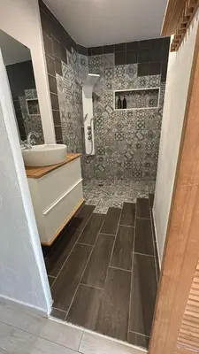Salle de bains dans l'établissement La maison coup de cœur de Pont Caffino 9 couchages plus 2 sur demande