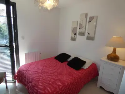 Un ou plusieurs lits dans un hébergement de l'établissement Maison familiale près de la mer, animaux admis, jardin - FR-1-540-137