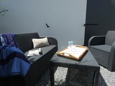 Coin salon dans l'établissement Maison familiale près de la mer, animaux admis, jardin - FR-1-540-137