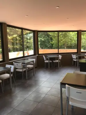 Restaurant ou autre lieu de restauration dans l'établissement Les Papoulis