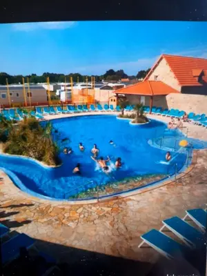 Piscine de l'établissement Location mobil home ou située à proximité