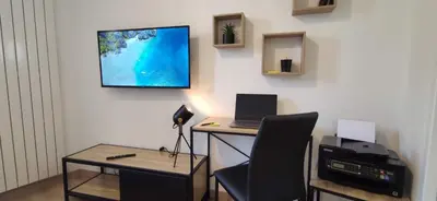 Télévision ou salle de divertissement dans l'établissement Le Brivet ☆ Hypercentre ☆ Parking ☆ Terrasse