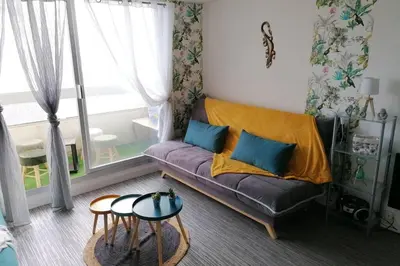 Coin salon dans l'établissement STUDIO 150M DE LA PLAGE DES DEMOISELLES
