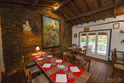 Restaurant ou autre lieu de restauration dans l'établissement Logis Hôtel La Chaumière
