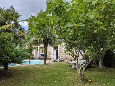 Piscine de l'établissement Château de Brissac ou située à proximité