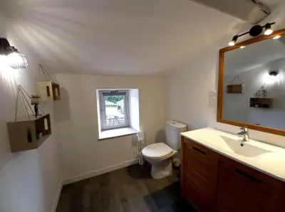 Salle de bains dans l'établissement Gîte 