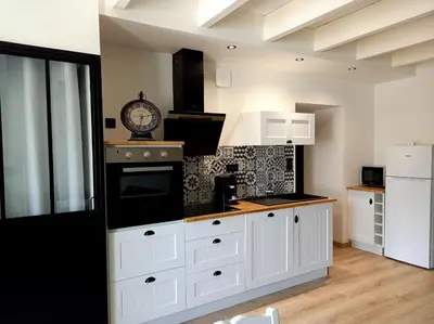 Cuisine ou kitchenette dans l'établissement Gîte 