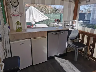 Cuisine ou kitchenette dans l'établissement Camping les Bois Mobil home Grand Luxe 3ch 2sdb