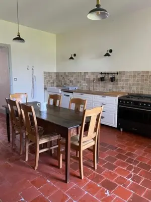 Cuisine ou kitchenette dans l'établissement Gîte proche Puy duFou