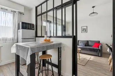 Cuisine ou kitchenette dans l'établissement La Jol'Nantaise - Proche Tram ligne 2 & 3 et Bus