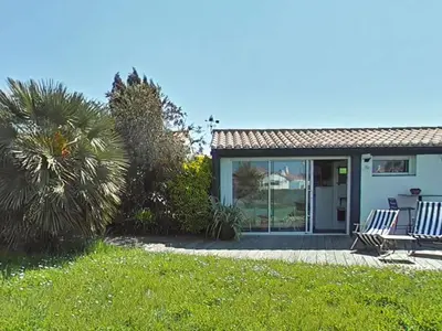 Jardin de l'établissement Maison au calme, 3 chambres, proche commerces et plages, jardin sans vis-à-vis, terrasse équipée - FR-1-224B-138