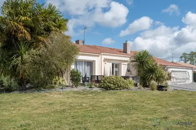 Jardin de l'établissement La Lilla - Wifi - Piscine - Parking