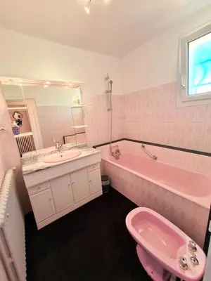Salle de bains dans l'établissement Puy du Fou Maison 12 personnes 4mn du Grand Parc