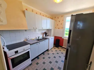 Cuisine ou kitchenette dans l'établissement Puy du Fou Maison 12 personnes 4mn du Grand Parc