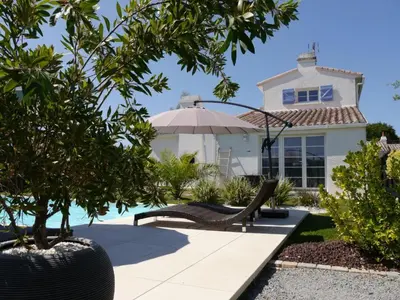 Piscine de l'établissement Une Escale à Pornic chambres d'hôtes 4 épis ou située à proximité