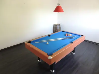 Billard dans l'établissement KERKASA Grande maison en campagne proche Rennes, 2100m²