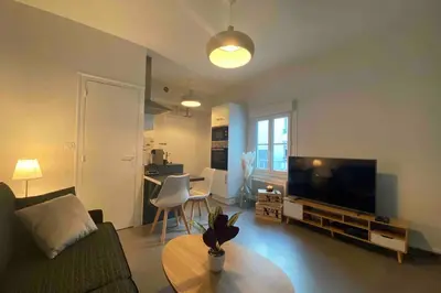 Télévision ou salle de divertissement dans l'établissement Studio cocooning desjardins