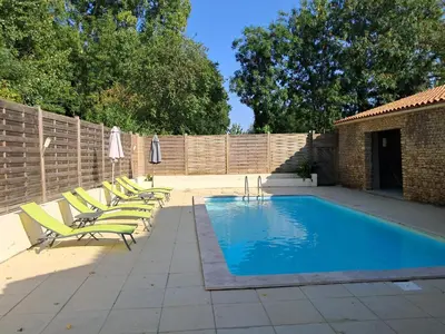 Piscine de l'établissement LA LAUJÈRE IVIE - Gîte & Piscine privative ou située à proximité