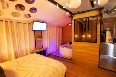 Un ou plusieurs lits dans un hébergement de l'établissement Love Room Romantique Les Petits Plaisirs
