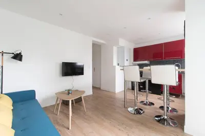Télévision ou salle de divertissement dans l'établissement Logement confort moderne au pied du Front de Mer