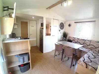 Cuisine ou kitchenette dans l'établissement 2 Bed - Sleeps 4 - Free Parking - 5 mins to Beach