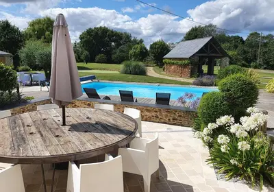 Piscine de l'établissement Maison de Campagne de charme avec piscine privée classée 3 étoiles ou située à proximité