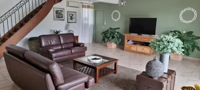 Télévision ou salle de divertissement dans l'établissement Maison de Campagne de charme avec piscine privée classée 3 étoiles