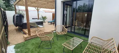Jardin de l'établissement Apb Spa locations avec jacuzzi privatif