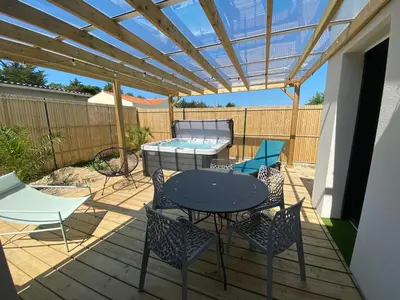 Balcon ou terrasse dans l'établissement Apb Spa locations avec jacuzzi privatif