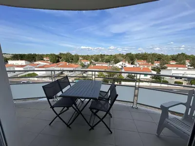 Balcon ou terrasse dans l'établissement Studio lumineux avec grand balcon à Saint-Jean-de-Monts - 4 couchages - FR-1-224C-176