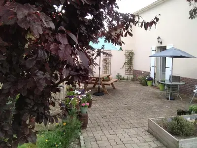 Jardin de l'établissement Les Tournesols