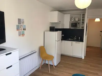 Cuisine ou kitchenette dans l'établissement Studio Les Pétrels avec terrasse et jardinet à 2 pas de la plage