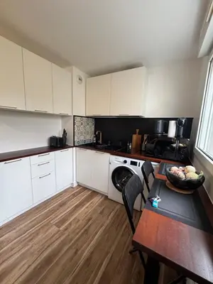 Cuisine ou kitchenette dans l'établissement L'Escale - 300 m Océan - Hyper Centre - Lumineux - Garage Privatif