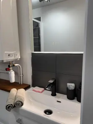 Salle de bains dans l'établissement L'Escale - 300 m Océan - Hyper Centre - Lumineux - Garage Privatif