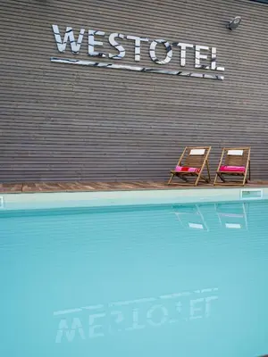 Piscine de l'établissement Westotel Pornic Côte de Jade ou située à proximité