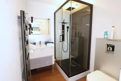 Salle de bains dans l'établissement Le CapriBeach by TAH - Top emplacement & Parking