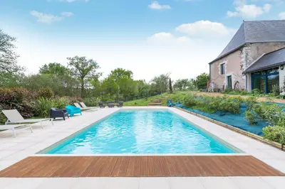 Piscine de l'établissement la Fontaine du Mont ou située à proximité