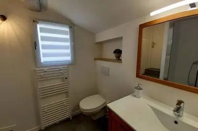 Salle de bains dans l'établissement Gîte 