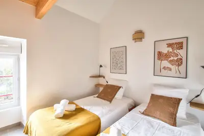 Un ou plusieurs lits dans un hébergement de l'établissement NOCNOC - Gîte du Vieux Pressoir, piscine chauffée et couverte