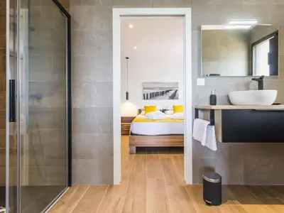 Un ou plusieurs lits dans un hébergement de l'établissement Gîtes avec piscine chauffée proche plage. Jardin, spa, BBQ, Wifi. Ch. bébé incluse - FR-1-306-1209