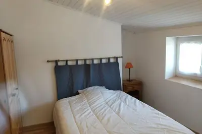 Un ou plusieurs lits dans un hébergement de l'établissement LA MAISON BLEUE