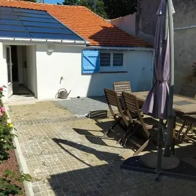 LA MAISON BLEUE
