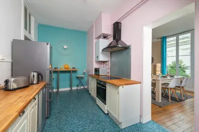 Cuisine ou kitchenette dans l'établissement Appartement Coeur de Ville rue Saint-Laud