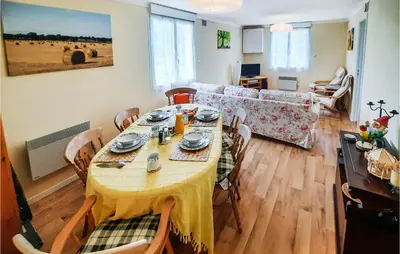Coin salon dans l'établissement 2 Bedroom Awesome Home In Chelun