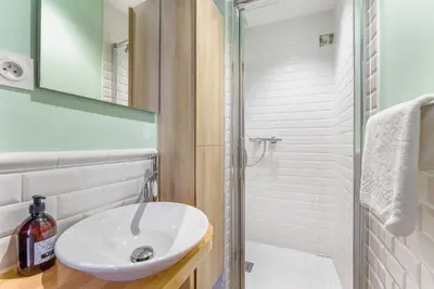 Salle de bains dans l'établissement Le Petit Bacchus - au cœur de Nantes