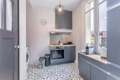 Cuisine ou kitchenette dans l'établissement Le Petit Bacchus - au cœur de Nantes