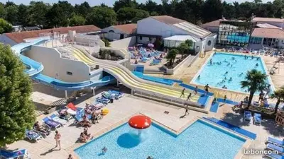 Piscine de l'établissement Mobilhome camping proche des plages ou située à proximité