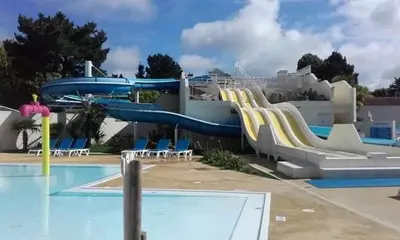 Piscine de l'établissement Mobilhome camping proche des plages ou située à proximité