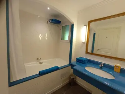 Salle de bains dans l'établissement Appartement de standing dans le Golf International de La Baule