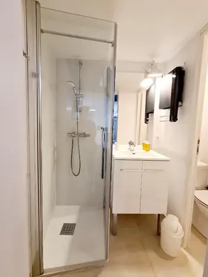 Salle de bains dans l'établissement La maison d'Eglantine, 6 min du Puy du Fou, 4 chambres 10 couchages à St Malo-du-Bois,